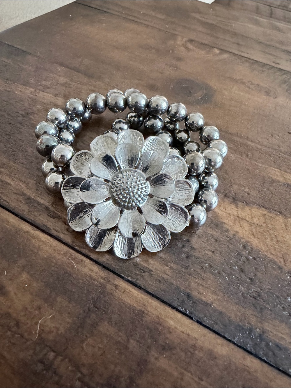 Premier Designs Silver Floral Bead Stretch Bracelet